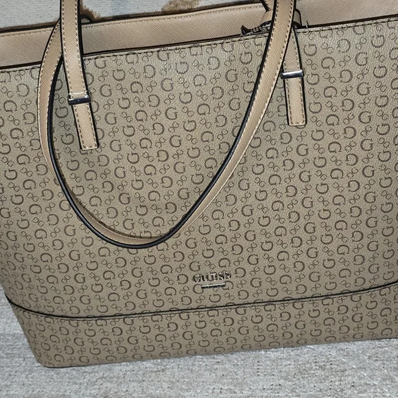 Guess Tote Bag NWOT - Picture 2 of 5